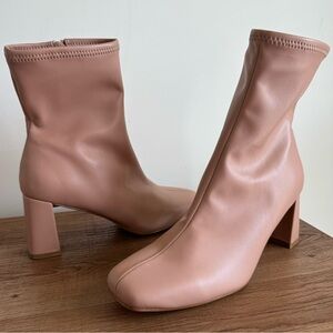 Steve Madden - Women’s Harli Ankle Boot in Blush size 8.5